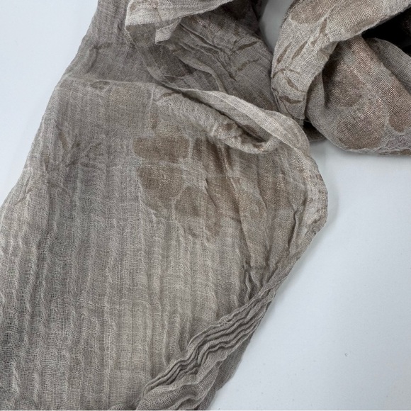 SAACHI Luxury Tan and Gold Textured Scarf with floral print- Beautifully made - Picture 4 of 11